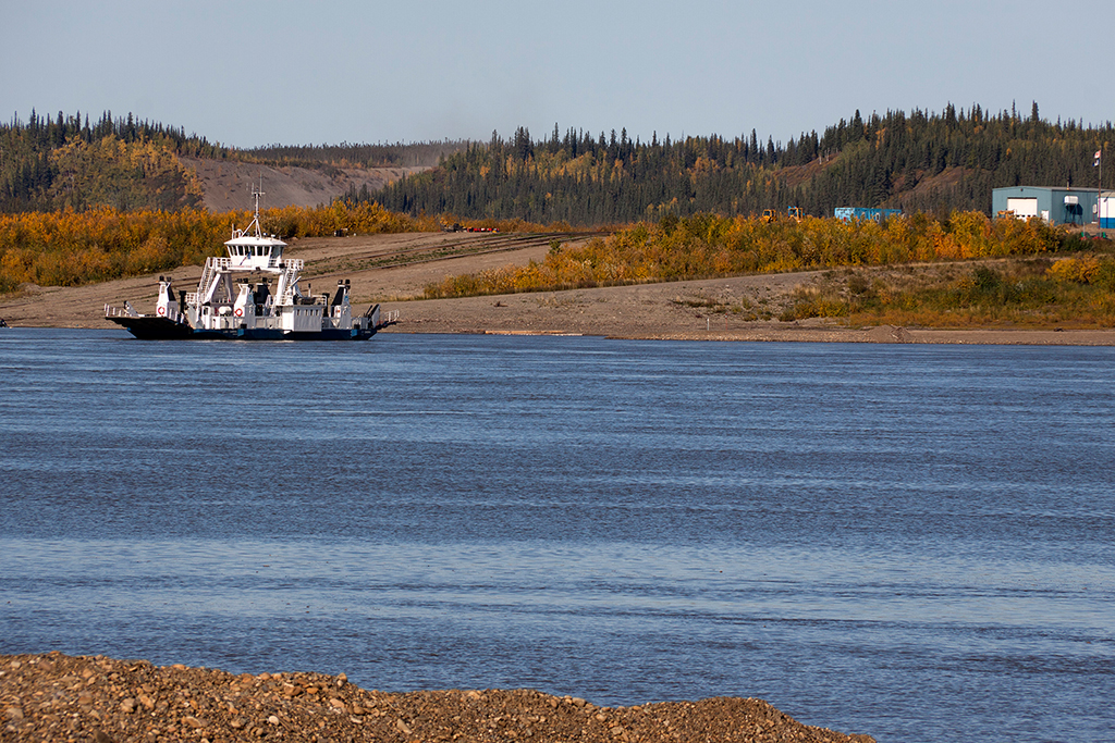IMG_270.jpg - Mackenzie River